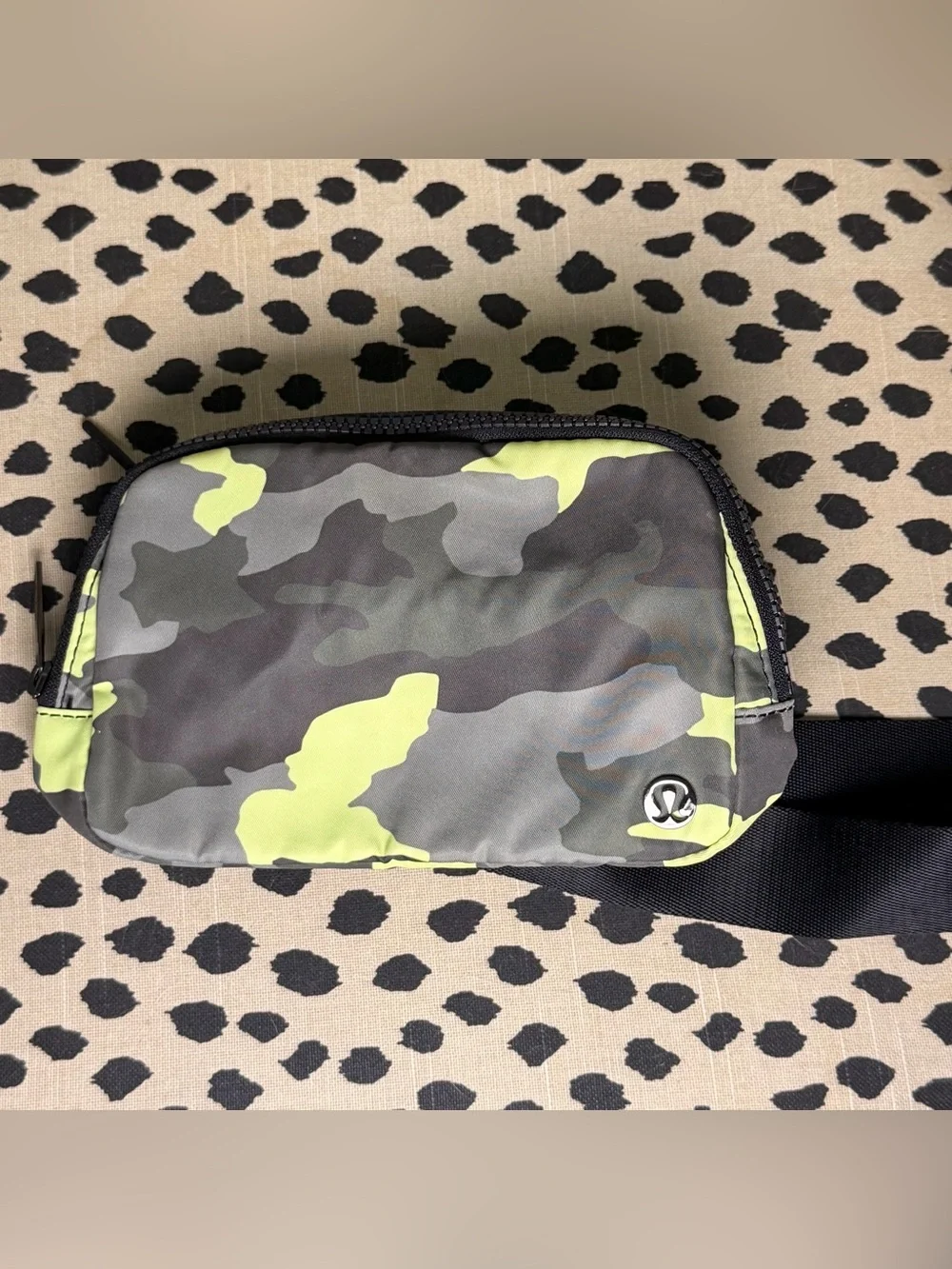 lululemon athletica Camo Zip Pouch - Neon Yellow & Gray